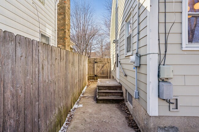 Foto del edificio - 4245 Utica Ave S