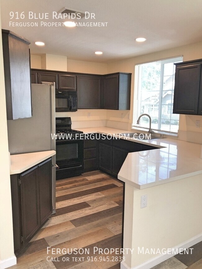 Building Photo - 916 Blue Rapids Dr
