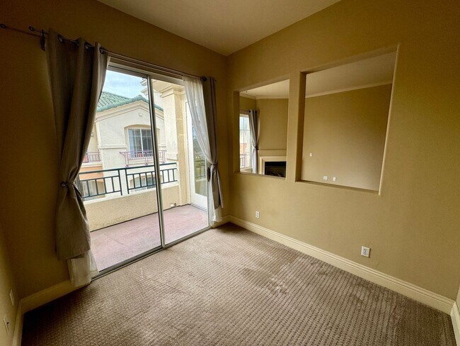 Building Photo - Beautiful 2B/2BA Condo w/ A/C, Washer/Drye...