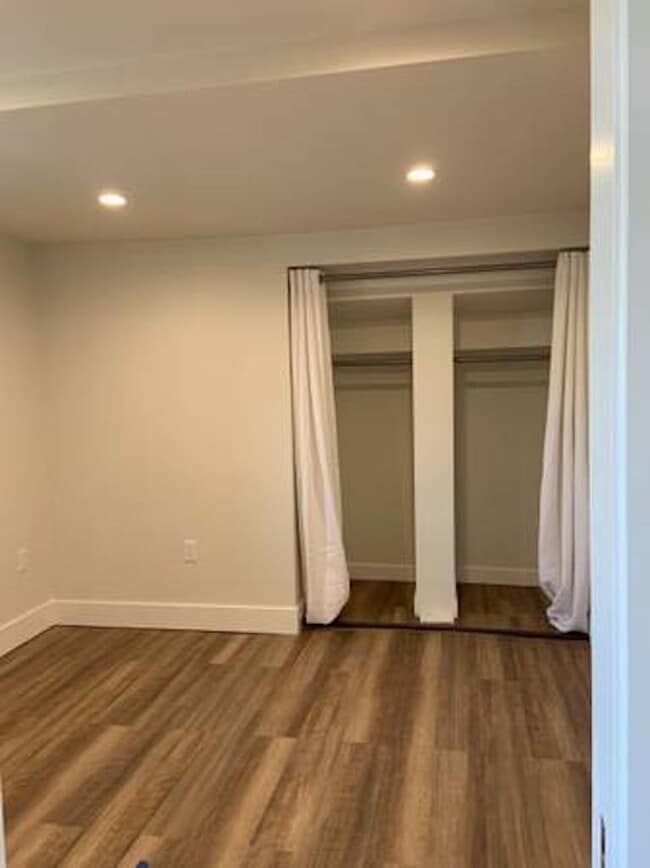 Building Photo - 935 Darien Way