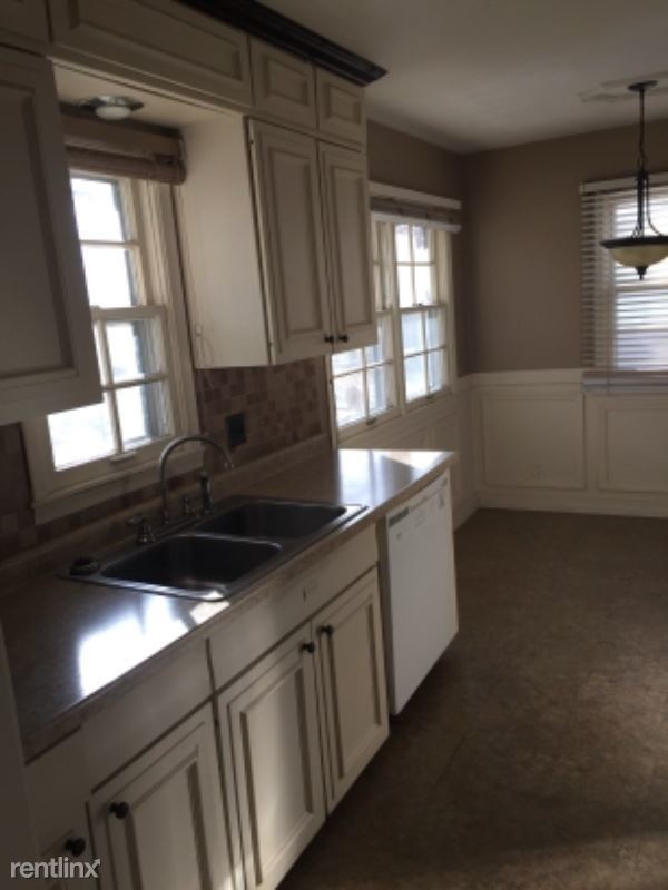 Foto principal - 3 br, 2 bath House - 2905 E 12th St