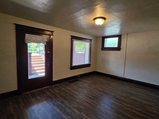 Building Photo - 561 E 100 S