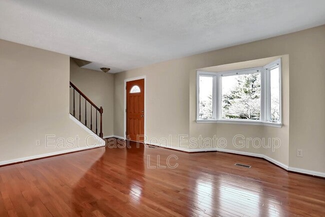 Building Photo - 1092 E Thornhill Pl