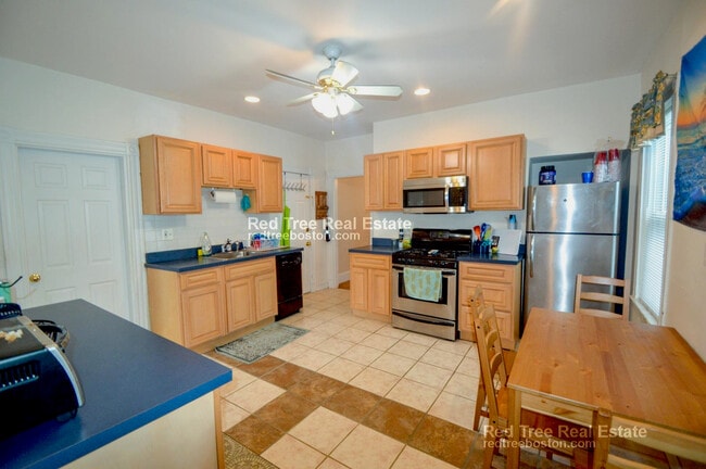 Building Photo - 201 Hillside St