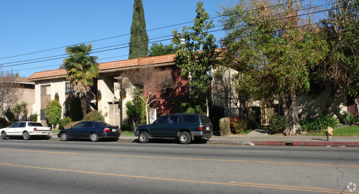 Building Photo - 15011 Vanowen St