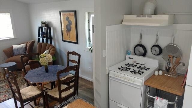 Building Photo - Pet Friendly Updated One Bedroom in Seaside