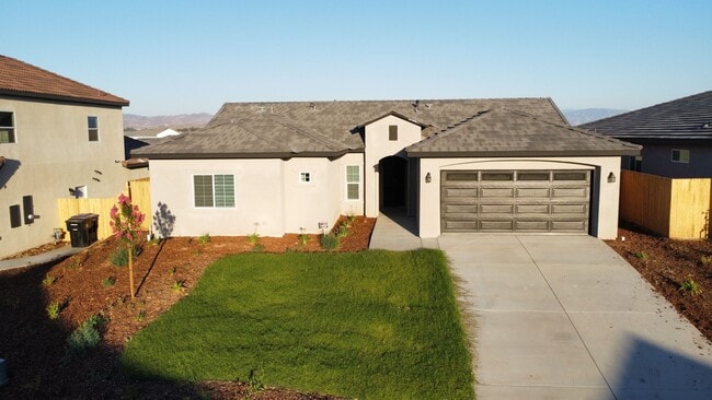 Foto del edificio - Modern 4-Bedroom Home in Northeast Bakersf...