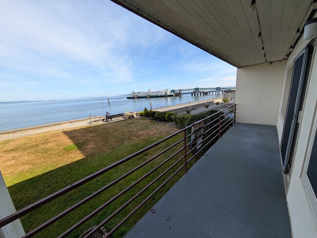 Photo - 250 Beach Pl Apartments