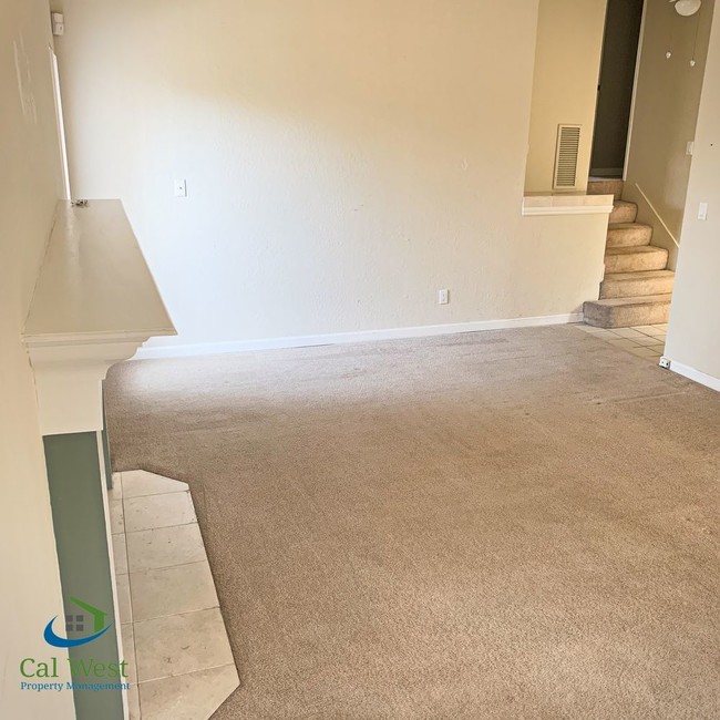 Building Photo - 887 Cherry Creek Cir