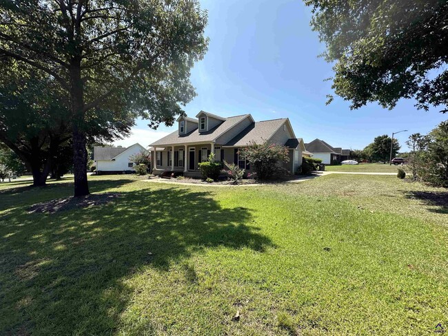 Building Photo - 136 Spring Chase Cir