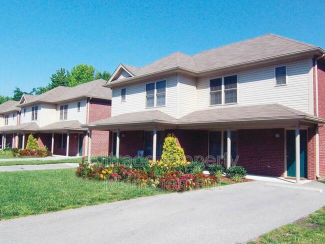 Building Photo - 1001 Somerset Ct