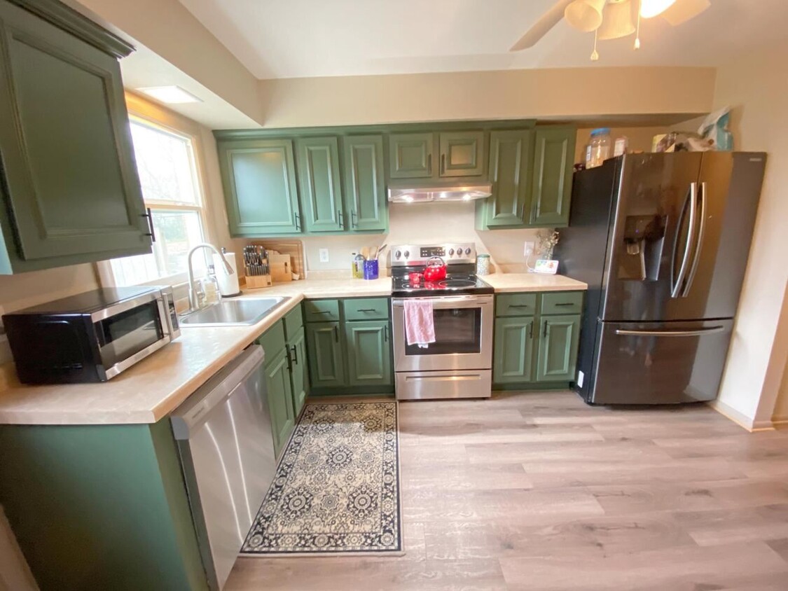 Remodeled Kitchen - 2864 N 124th St