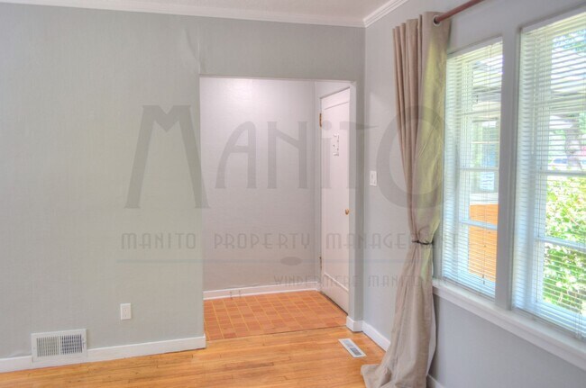 Foto del edificio - 1624 S Grand Blvd