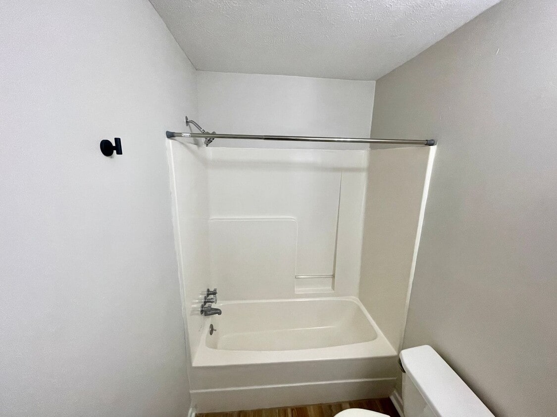 Primary Photo - 1 Bedroom/1 Bath Duplex Unit Available for...