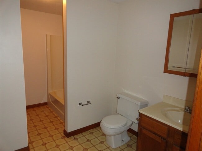 Building Photo - 17 Highland St