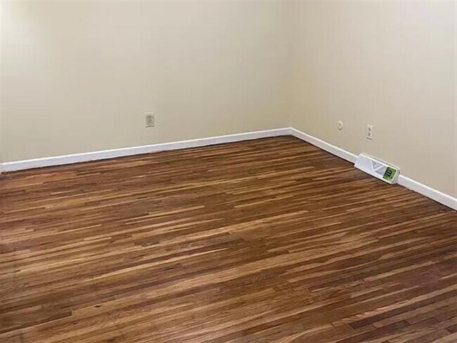 Building Photo - Amherst Elegant home for you