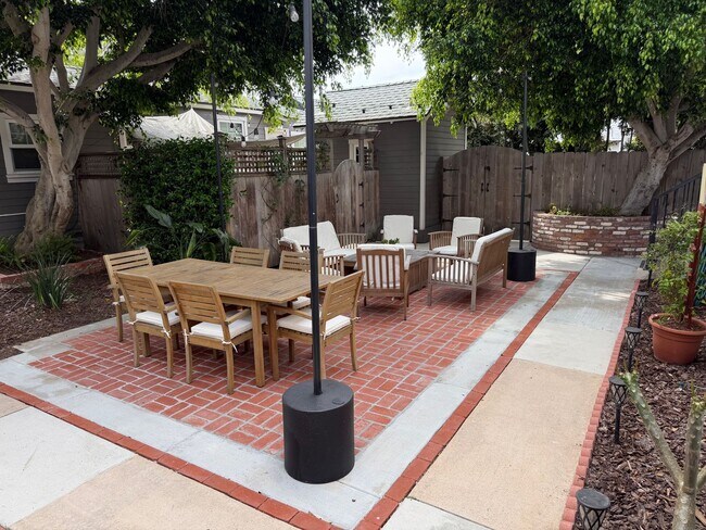 Foto del edificio - 4742.5 Lotus St