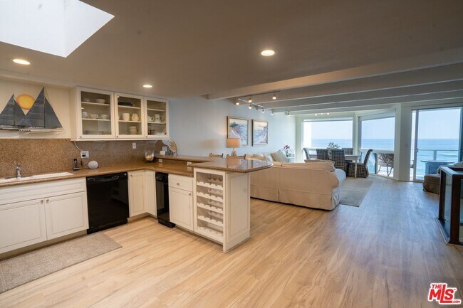 Foto del edificio - 11876 BEACH CLUB Way