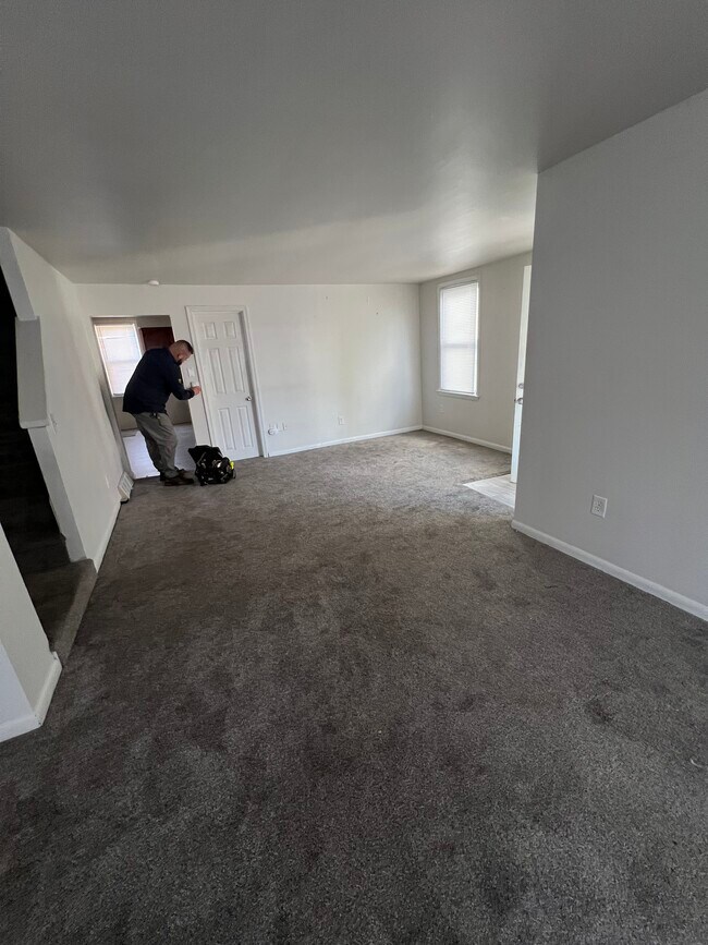 Sala de estar - 319 Centennial Ave