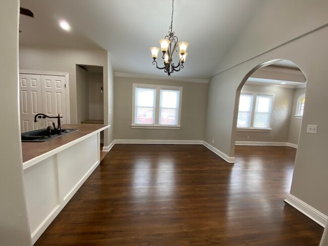 Foto del edificio - 212 S Indianapolis Ave