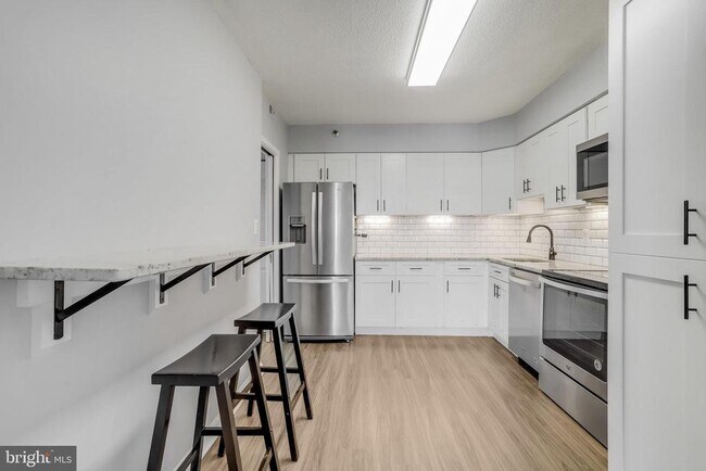 Building Photo - 3713 S George Mason Dr