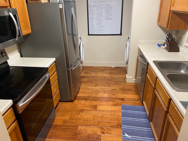 Building Photo - 550 S 400 E