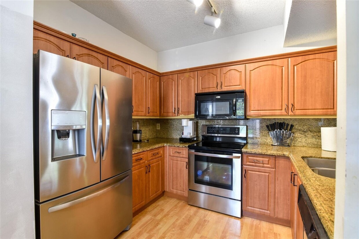 Foto principal - 15880 SW 3rd St