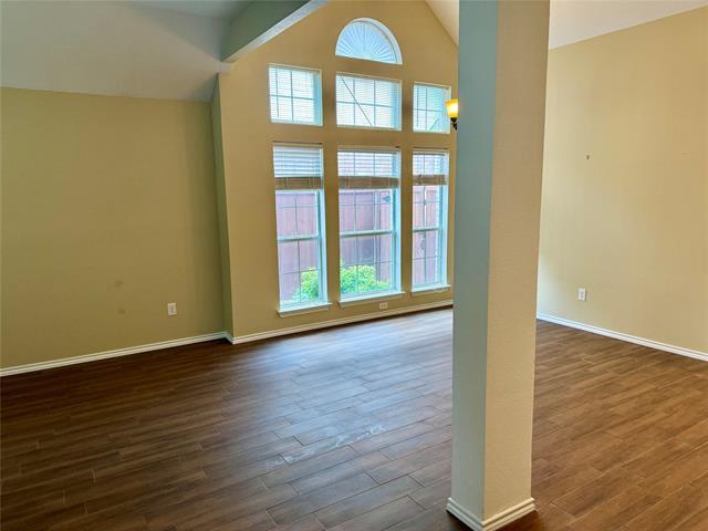 Building Photo - 8402 Falconet Cir