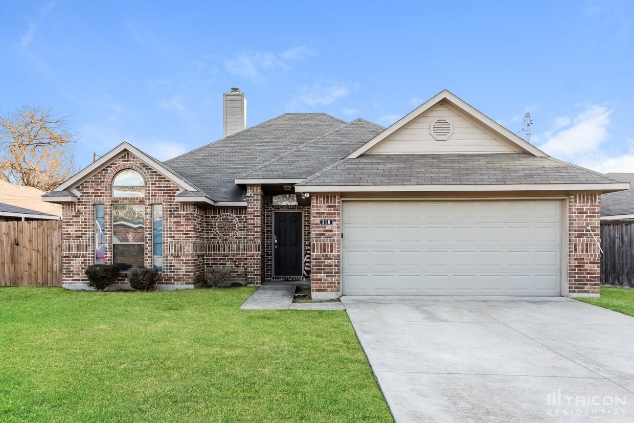 Primary Photo - 310 Southlake Dr