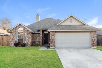 Building Photo - 310 Southlake Dr