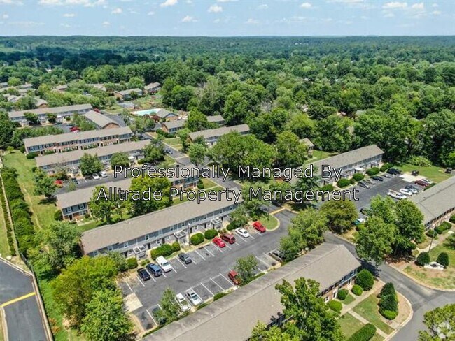 Foto del edificio - 219 Rippling Stream Rd