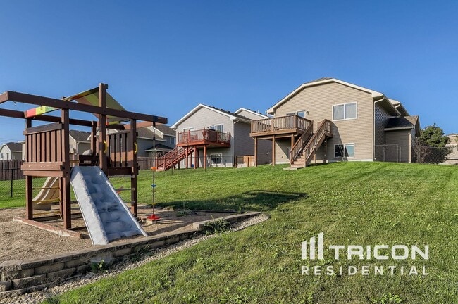 Building Photo - 9348 Golden Pond Ln N