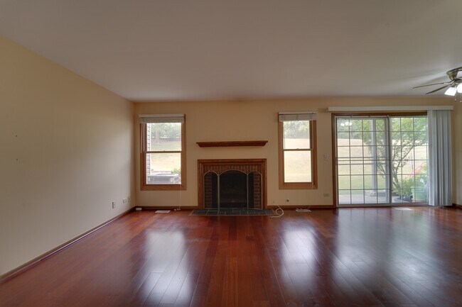 Foto del edificio - 1866 Fox Run Dr