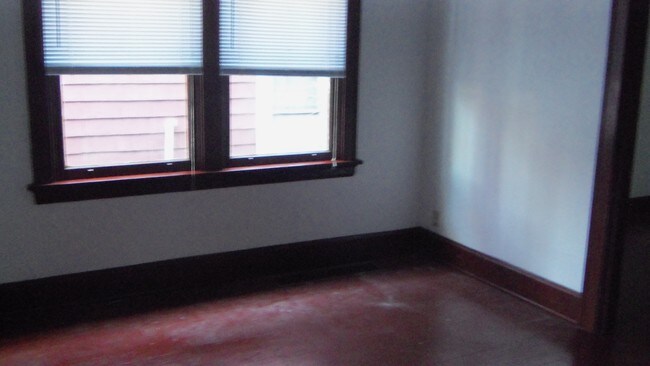 CENTER ROOM - 2746 Enslin St