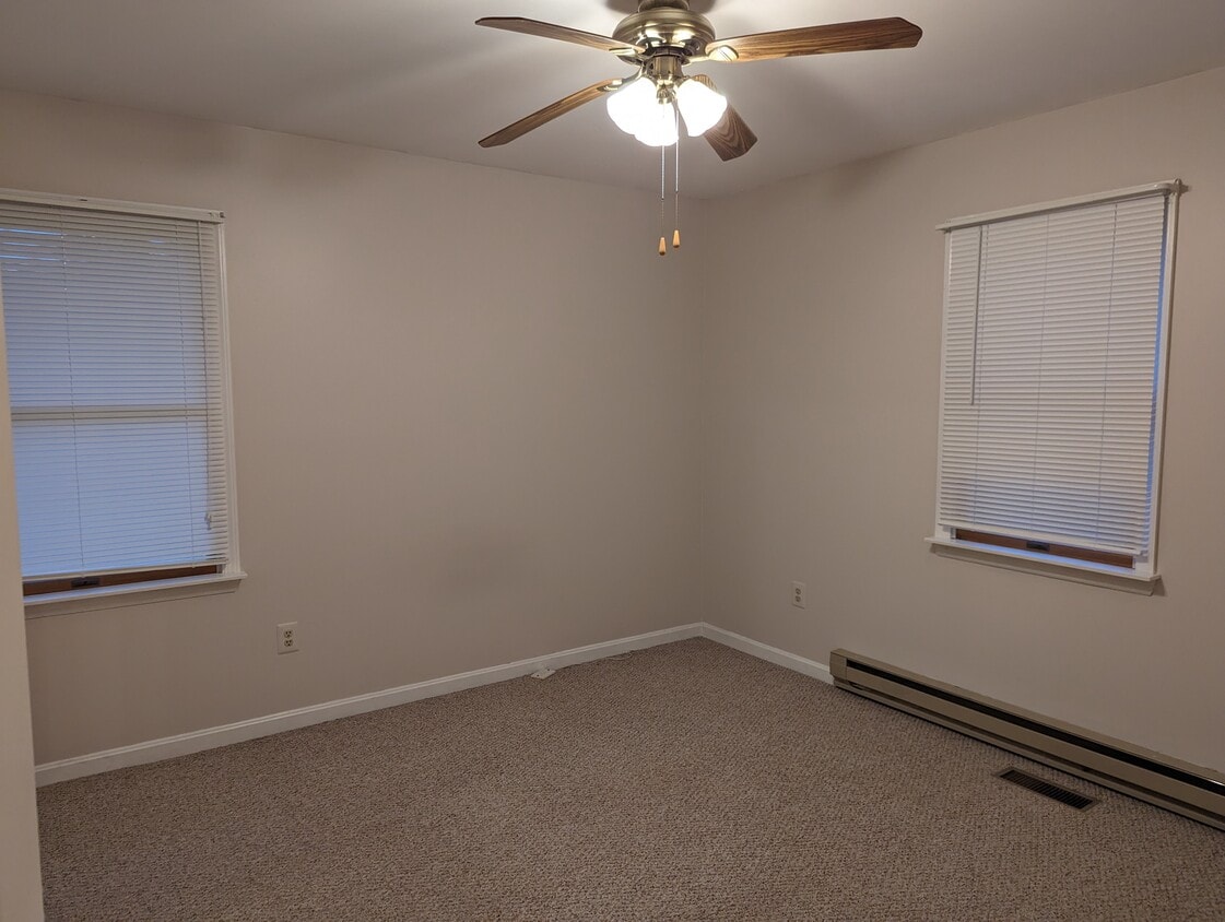bedroom - 5306 Woodbine Rd