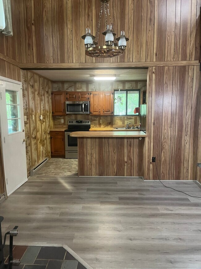 Great room and kitchen - 1473 Brian Ln