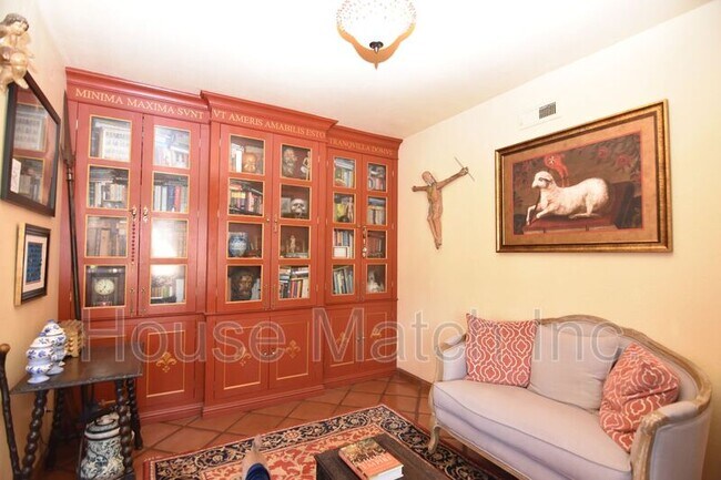 Building Photo - 10473 El Comal Dr