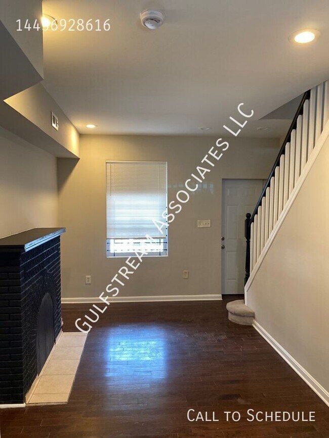 Foto del edificio - 2413 Llewelyn Ave