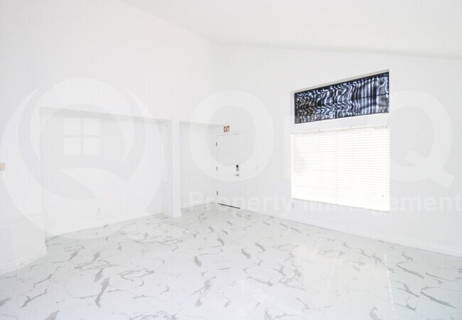Foto del edificio - 7574 W Marlette Ave
