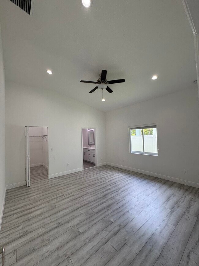 Building Photo - 4522 NW 36th Ct