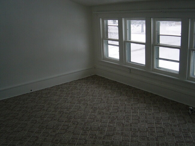 Building Photo - 2 + Bedroom home