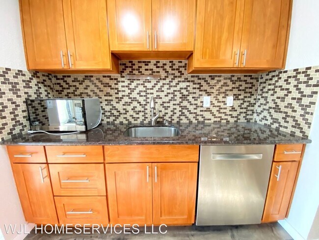 Building Photo - 2 br, 2 bath House - 12540 SE 32nd St #35