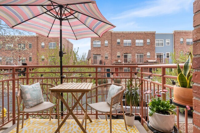 Foto del edificio - Modern 2-Bed, 2.5-Bath Corner Unit in Arva...