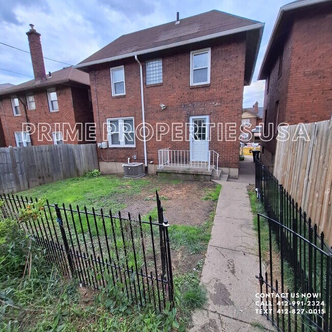 Photo - 525 Maple St House