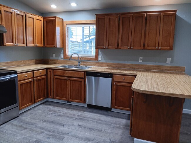 Building Photo - This Gem Of A House is Ready For You!