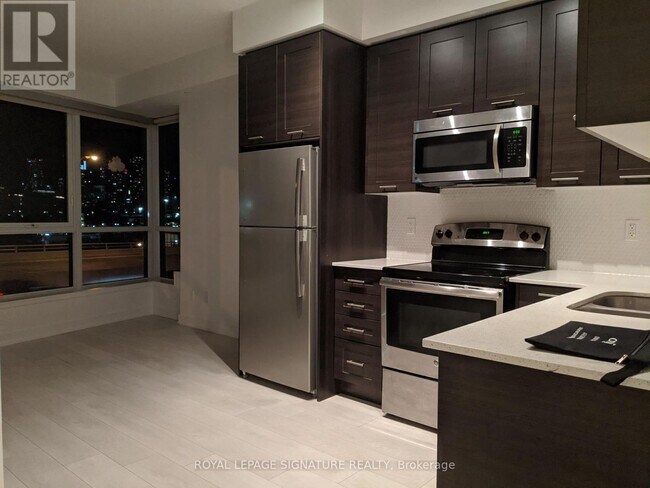 Building Photo - 50 Bruyeres Mews