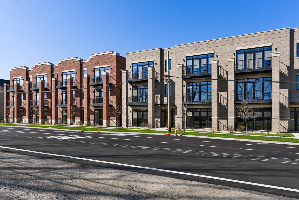 Primary Photo - 740 E Irving Park Rd