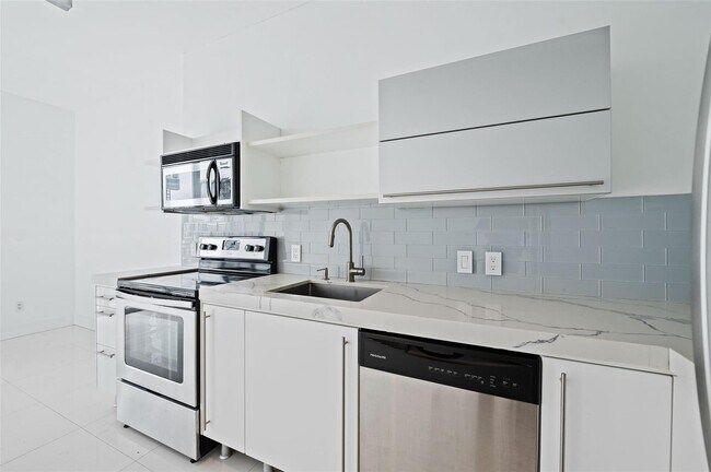 Foto del edificio - 690 SW 1st Ct