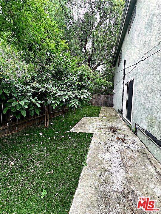 Foto del edificio - 25100 Frampton Ave