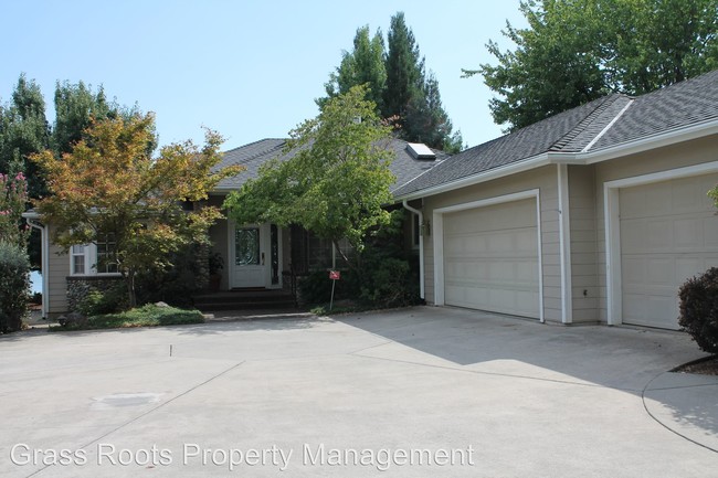 Building Photo - 18805 Wildflower Dr